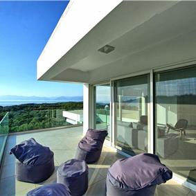 4 bedroom villa with infinity pool and sea view in Perithia, Corfu, sleeps 9